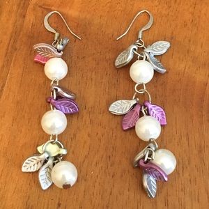 Pearls & Leaves Dangling Earrings 🎉2 for $7🎉